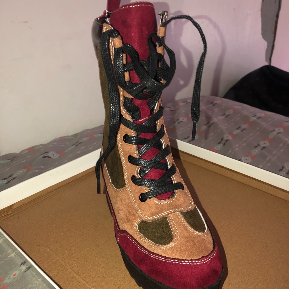 BOOTS - Picture 2 of 3